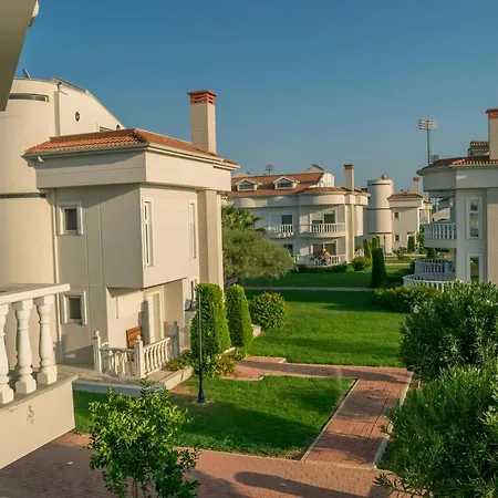 Villa Golf Village - With Shared Pool *