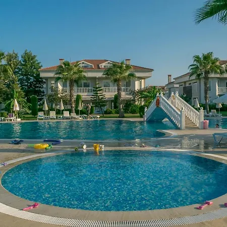 Villa Golf Village - With Shared Pool *