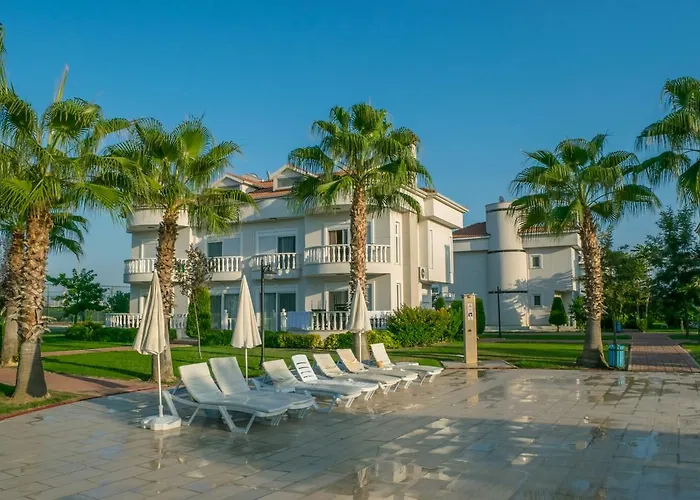 Golf Village - With Shared Pool מלון באלאק
