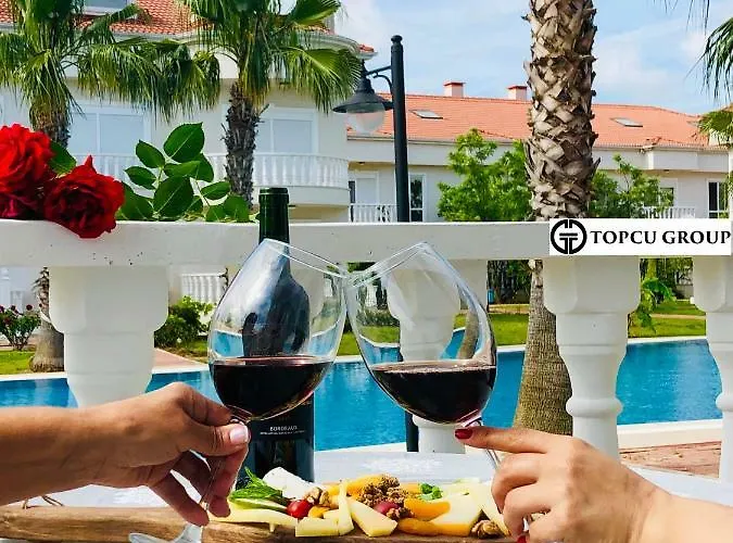 Golf Village - With Shared Pool מלון באלאק