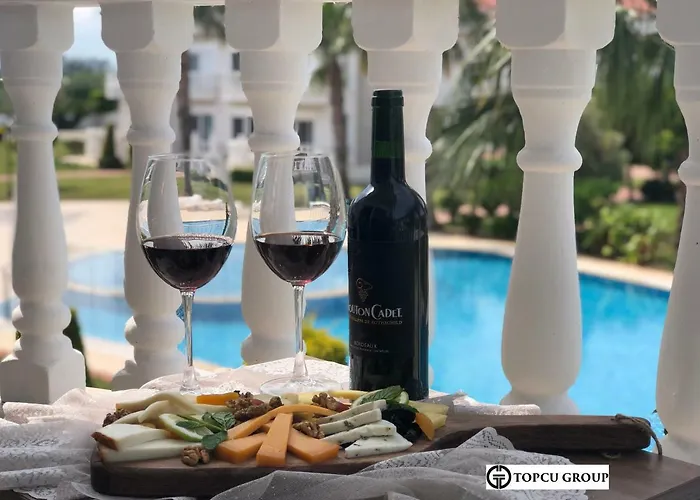 Golf Village - With Shared Pool מלון באלאק
