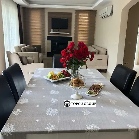 غولف فيلدج - فيلا مع مسبح مشترك فندق بيليك