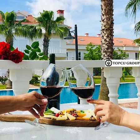 Golf Village - With Shared Pool 호텔 베렉